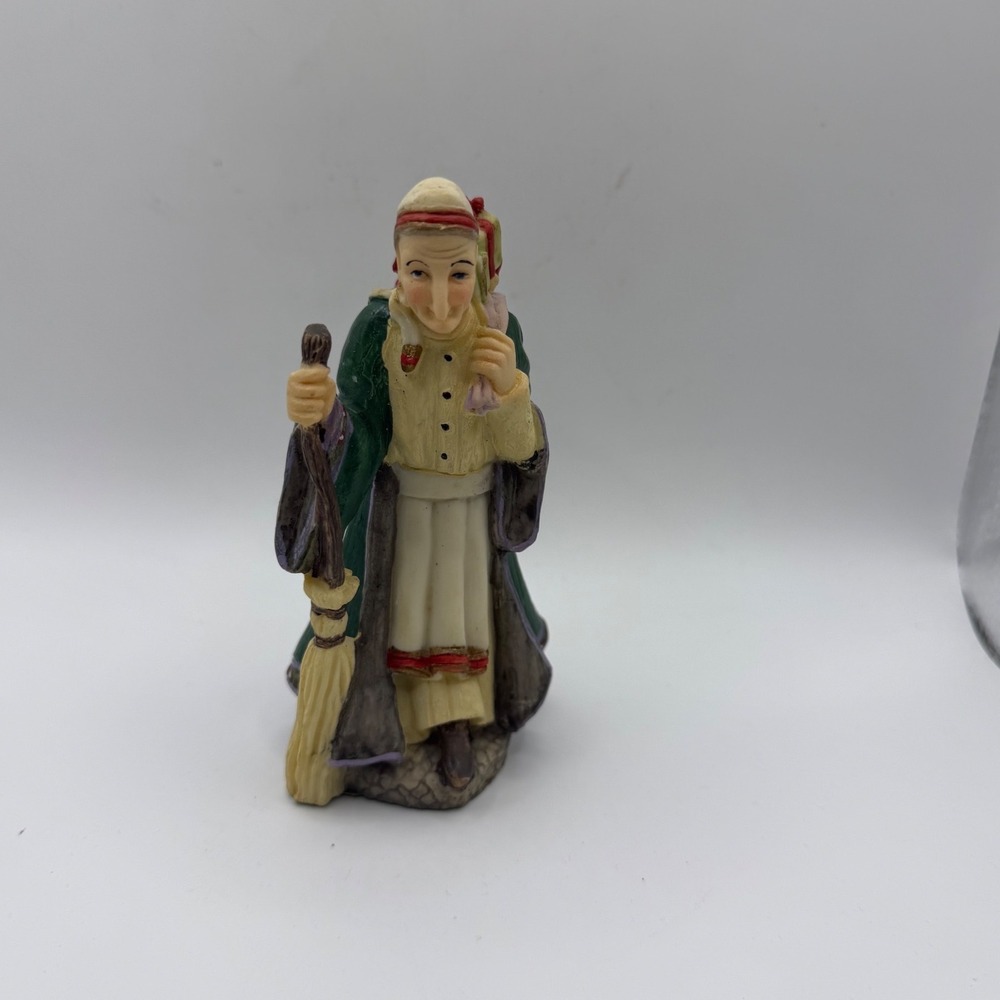 International Santa Claus Collection La Befana Italy 1992 Figurine SC05 Vintage
